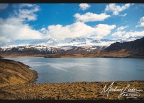 Iceland Binnensee mit Gebirge